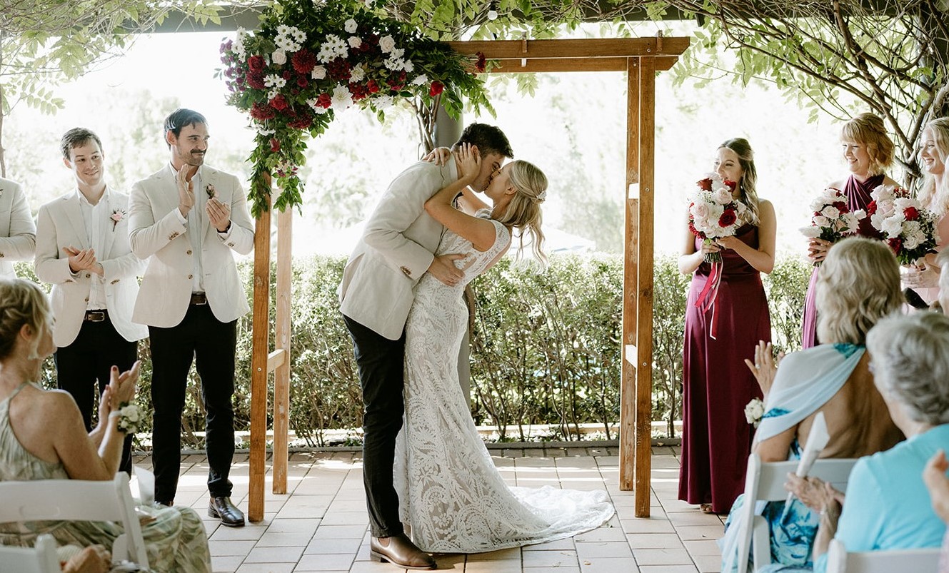 Over 15 years experience, in creating stunning wedding set ups at venues across Sydney and the Central coast, we are now specialising in Outdoor Ceremony hire and Bridal Party Floral Packages.